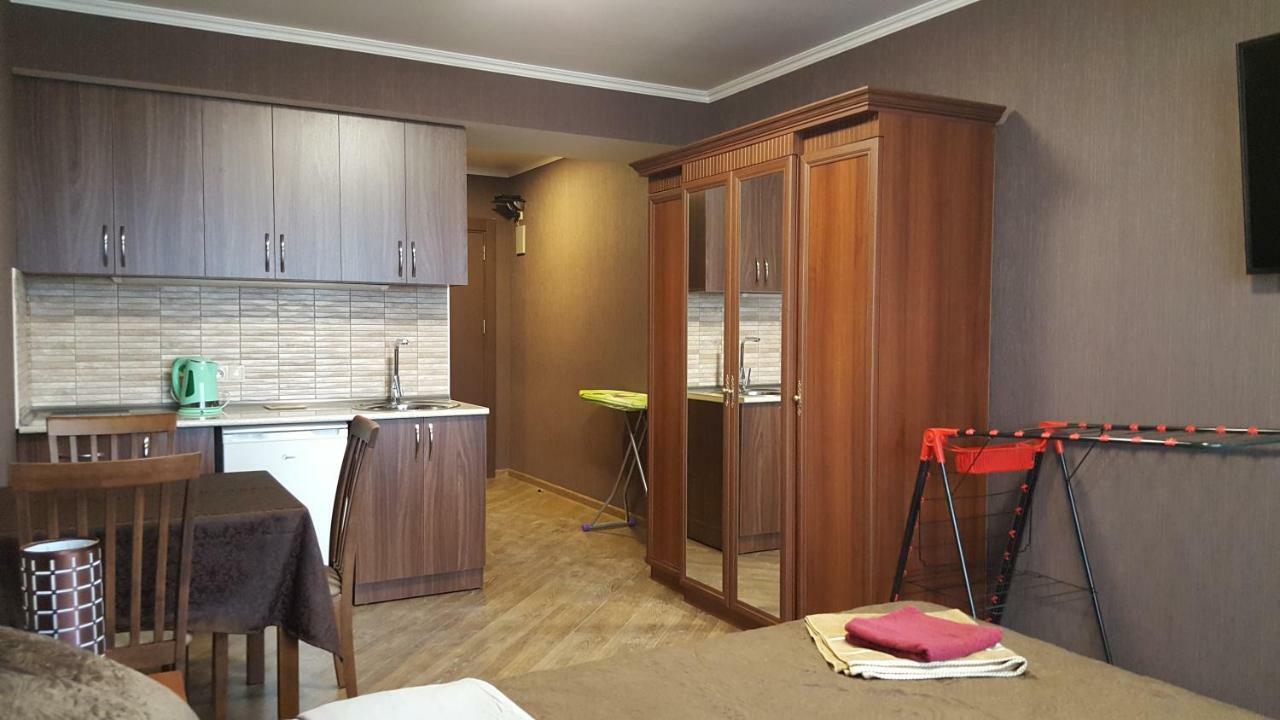 Mimino Apartment Deluxe First Line バトゥーミ エクステリア 写真
