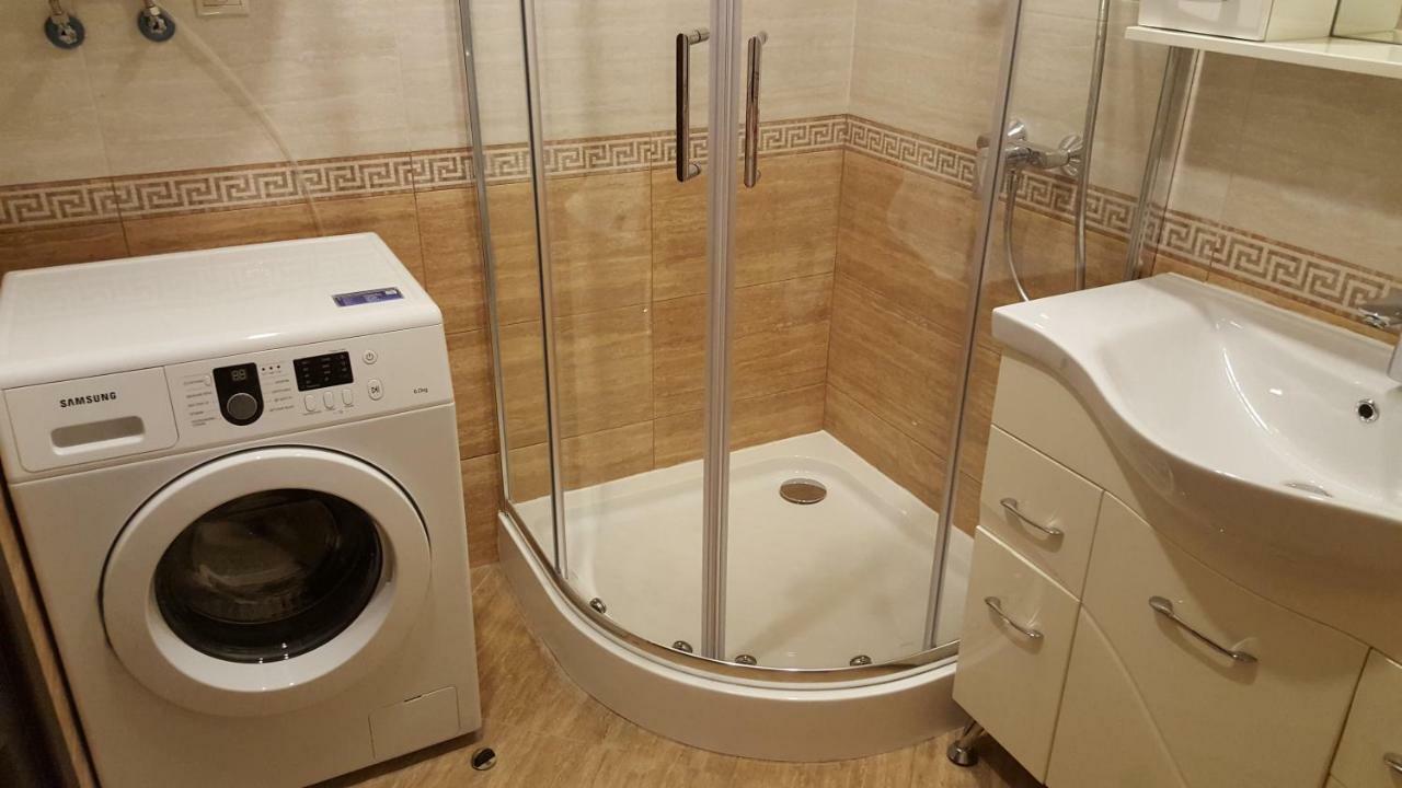 Mimino Apartment Deluxe First Line バトゥーミ エクステリア 写真